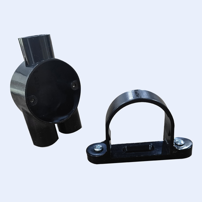 China PVC-Kabel-Rohr-satteln Terminalgruppen-Kasten-Leertaste schwarzes Weiß fournisseur