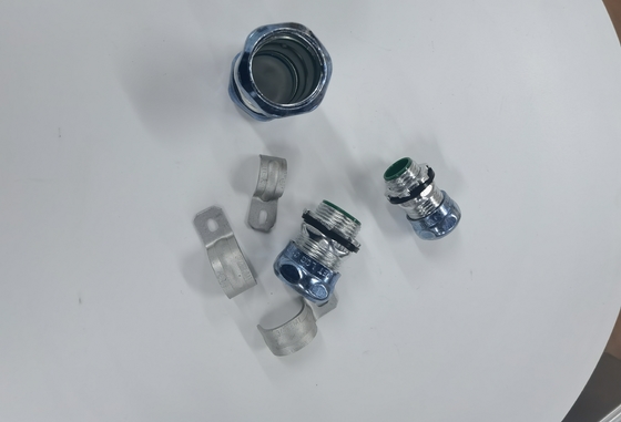 China Blaue Kappe EMT Conduit Fittings Steel verzinktes 1/2“ bis 4&quot; mit wasserdichtem Ring fournisseur