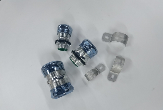 Blaue Kappe EMT Conduit Fittings Steel verzinktes 1/2“ bis 4&quot; mit wasserdichtem Ring fournisseur